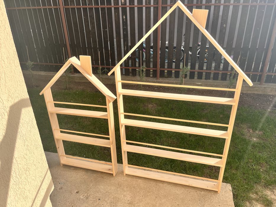 Biblioteca tip Casuta