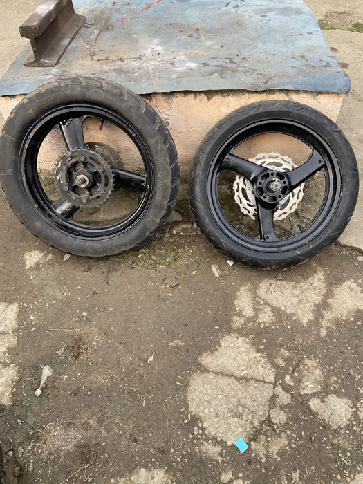 Vînd roți super moto