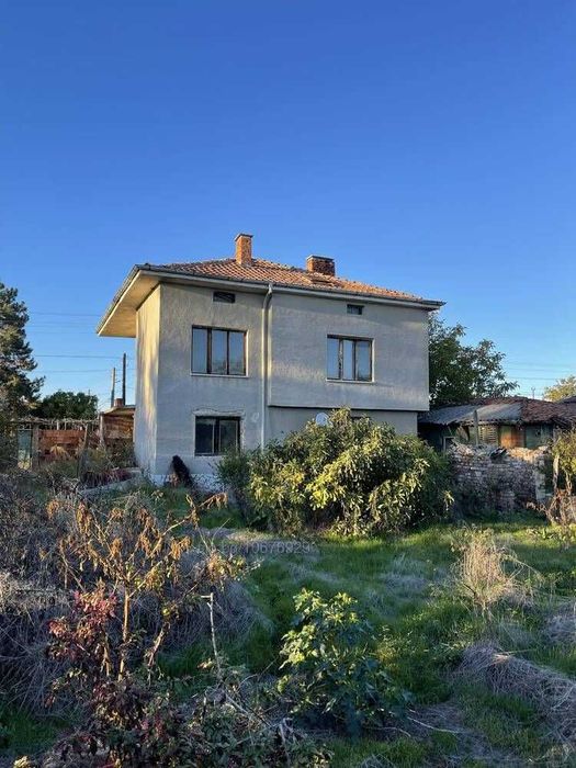 Двуетажна къща в Брезово