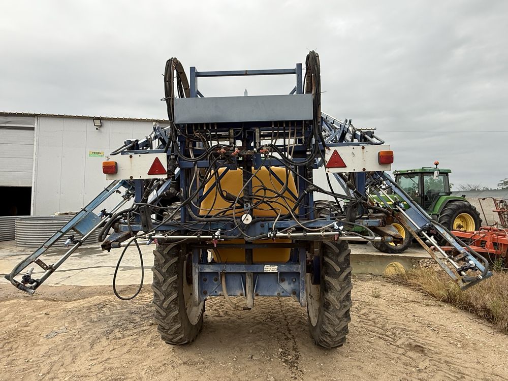 Hardi Mega 24/28m ;1200l an 2004 / Caruelle Prima