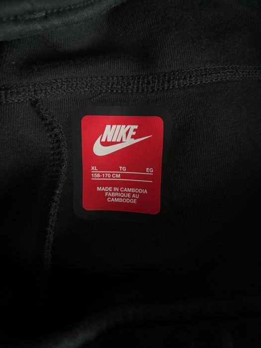 Pantaloni nike tech