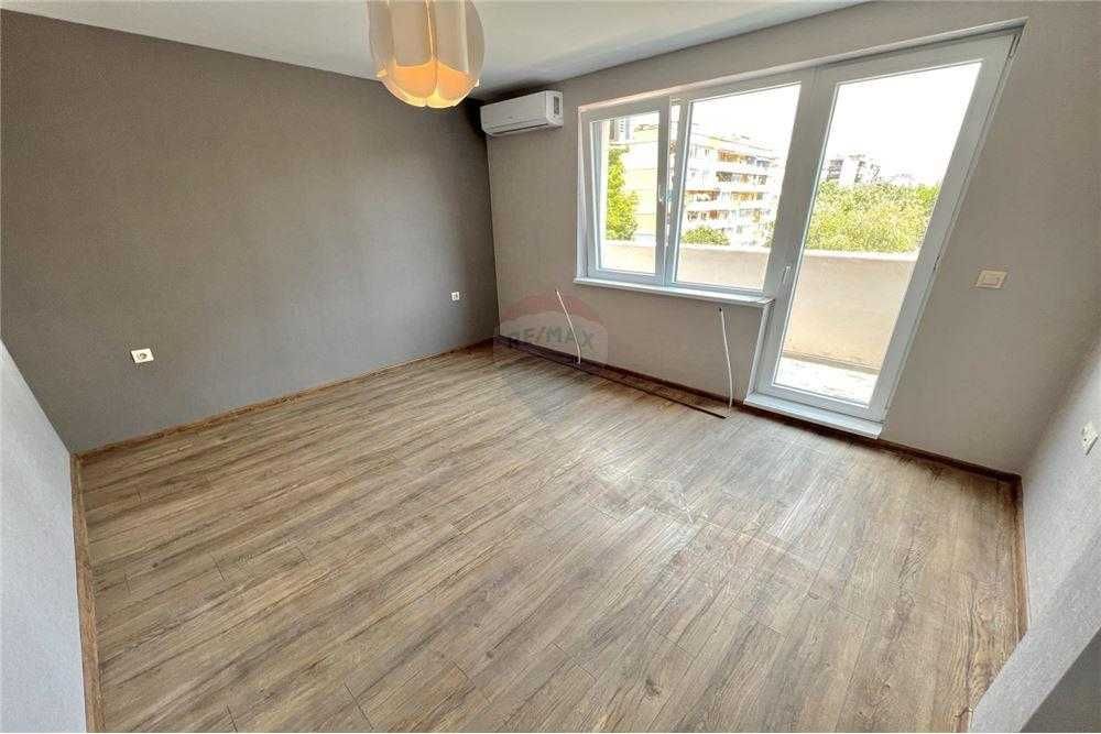 Продава се Тристаен апартамент в Русе, Родина 1 - 103 кв.м за 1374 €/кв.м - Снимка #12