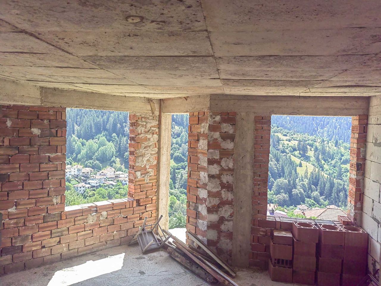Продава се Къща в с. Момчиловци, Област Смолян - 558 кв.м за 223 €/кв.м - Снимка #3
