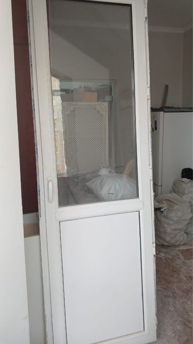 Пластиковая дверь