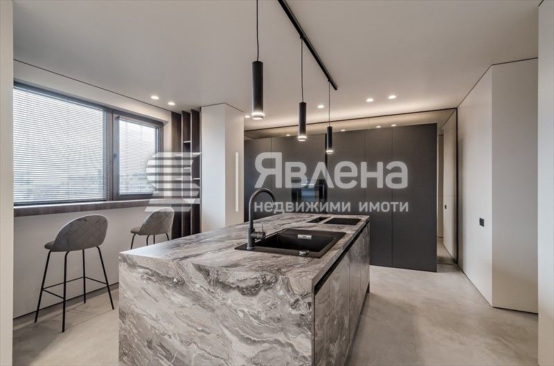 Продава се Тристаен апартамент в Варна, Център - 116 кв.м за 3121 €/кв.м - Снимка #2
