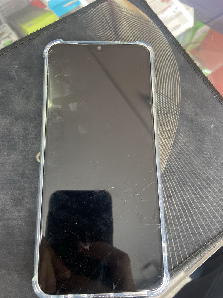Samsung A04e 128GB работает без нареканий