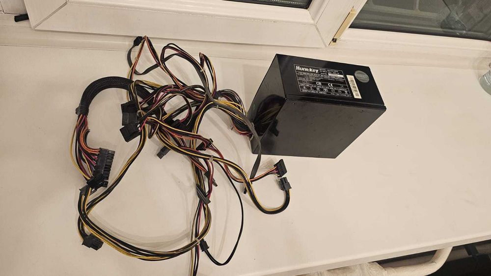 Продам блок питания HuntKey 700W