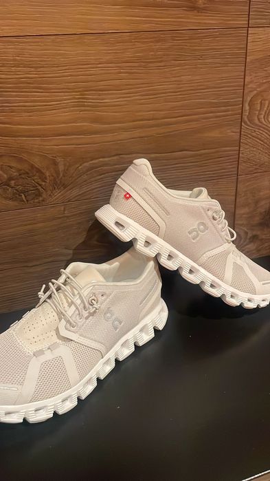 Adidasi On Cloud Noi - 340 lei