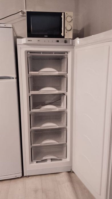 Продам морозилку большую