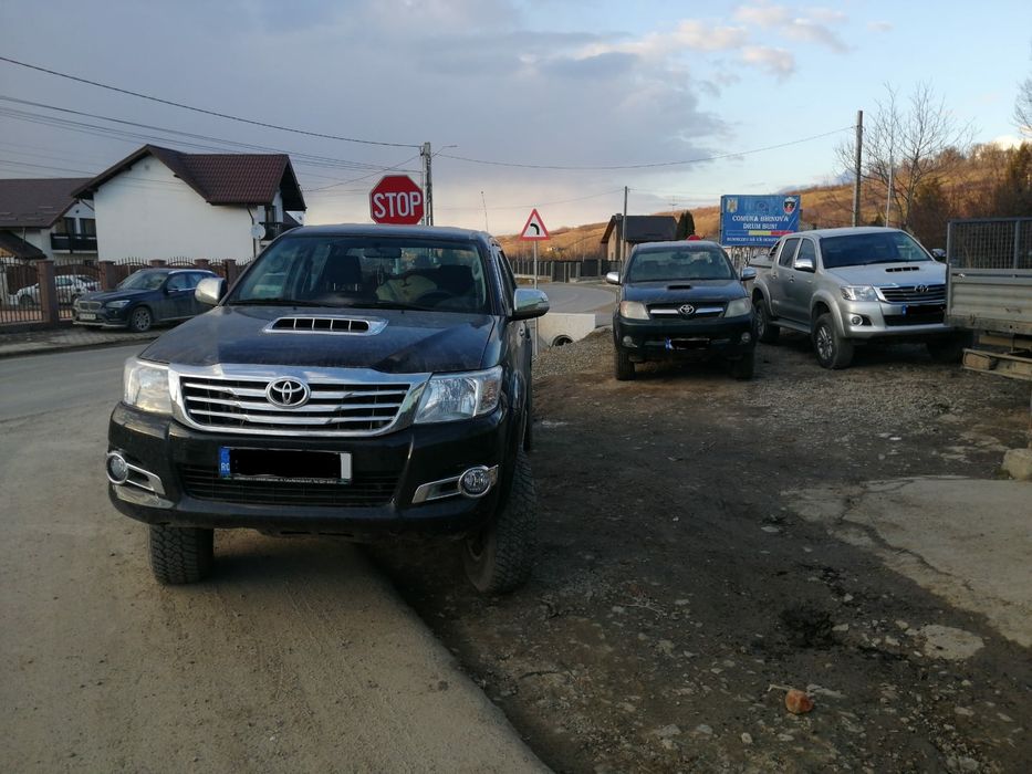 Dezmembrez toyota  hilux