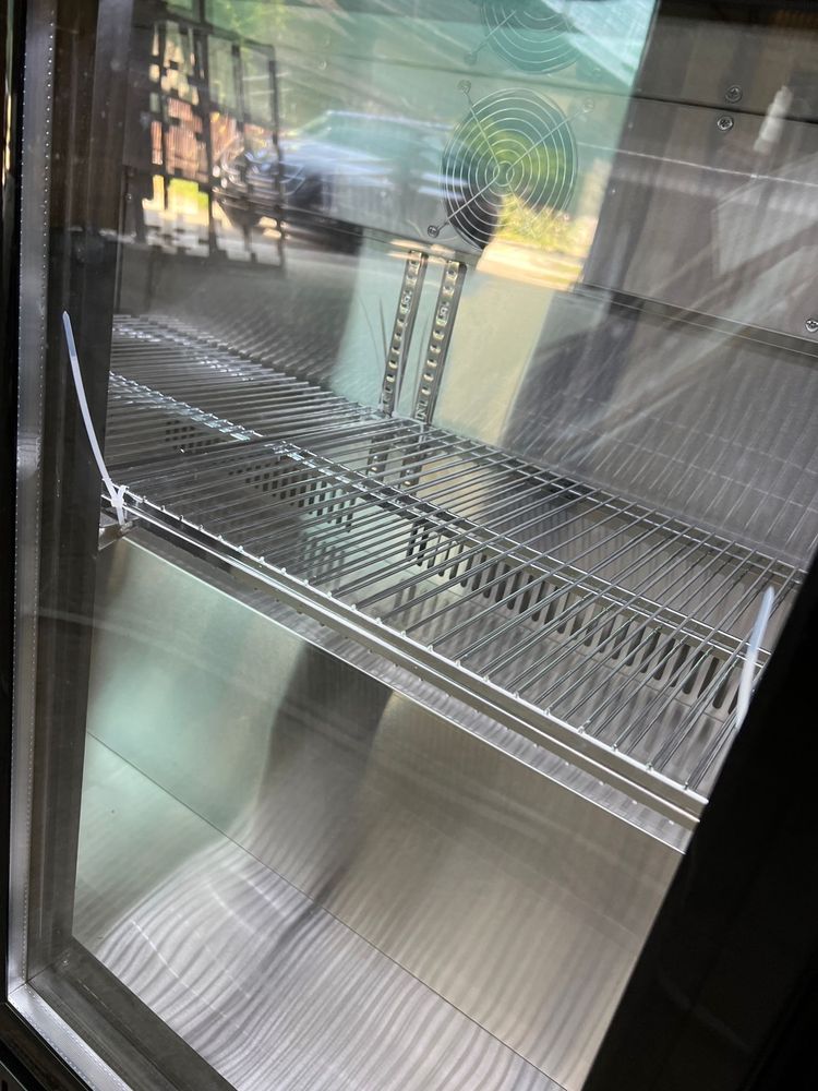 Vitrina frigorifica minibar cu 3 usi