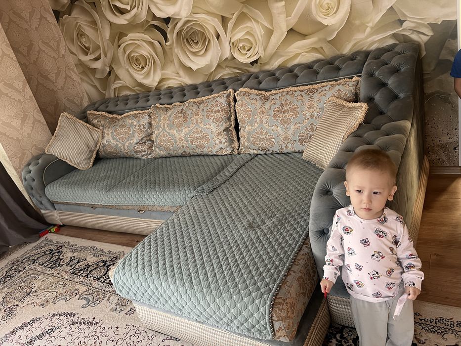 Диван гостинный, хорошем состаяние