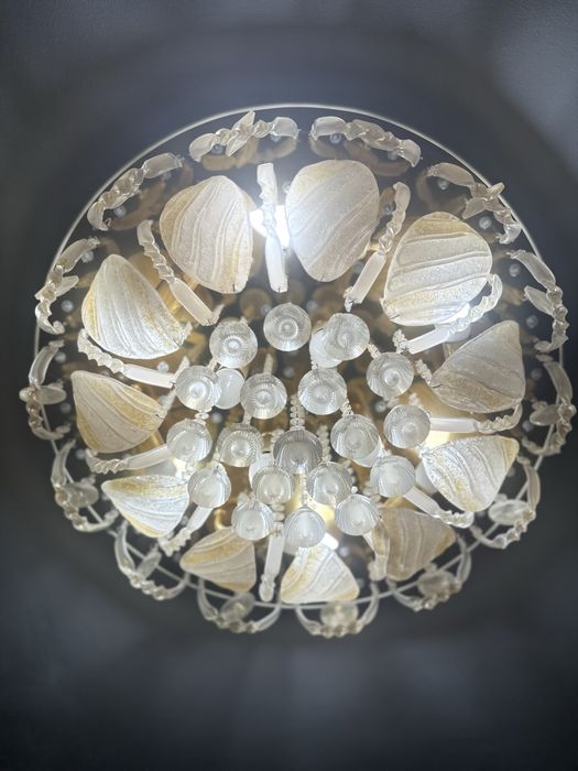 Люстра в зал или спальню