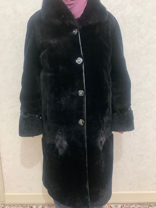 Продам  цегейковую   шубу  чёрного цвета