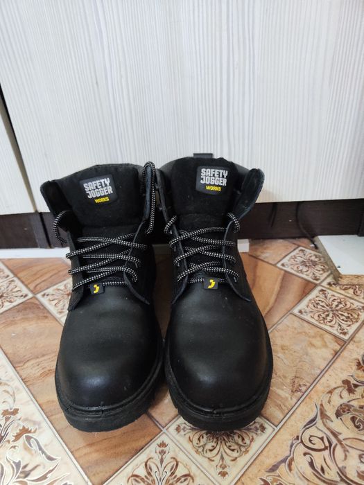 Продам спец обувь