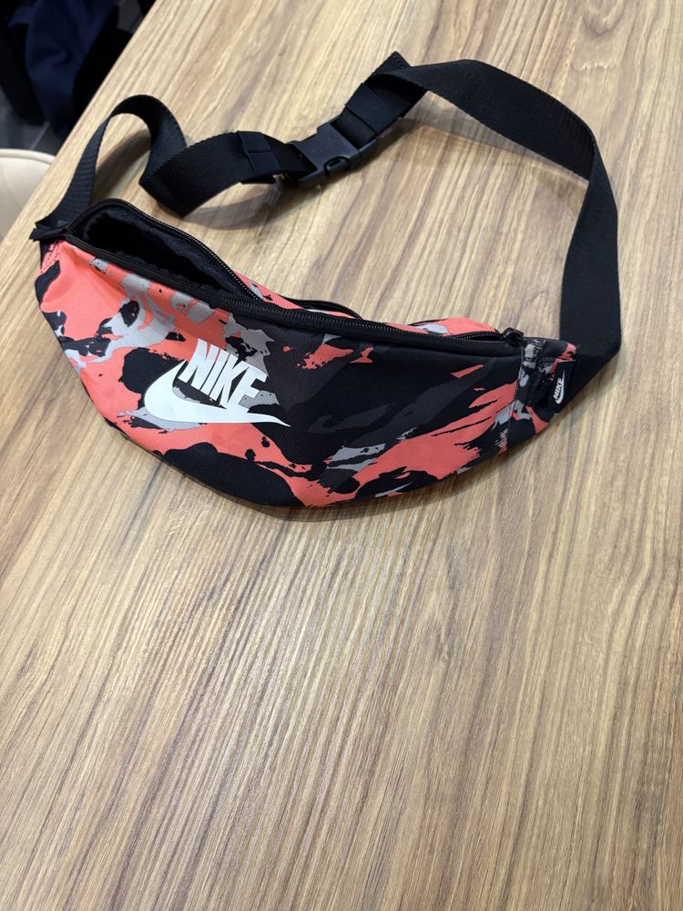 Мъжка чанта на NIKE