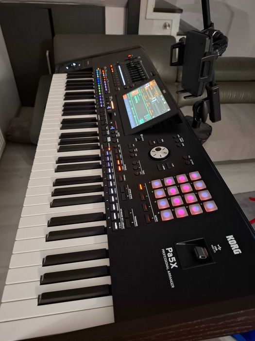 Korg pa5x  61 keys