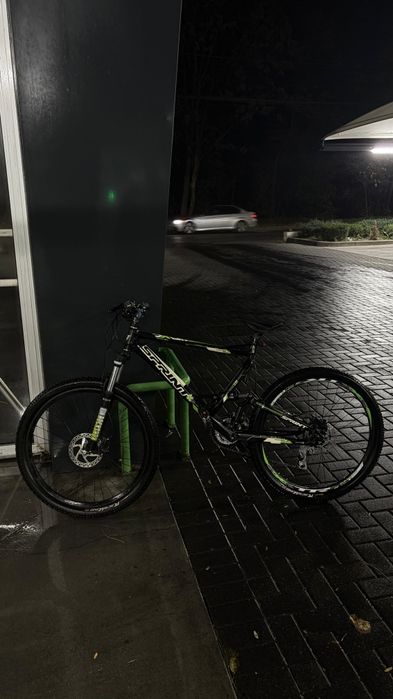 Bicicleta Sprint Full Suspension
-Roti pe 26"
-Jante duble de aluminiu