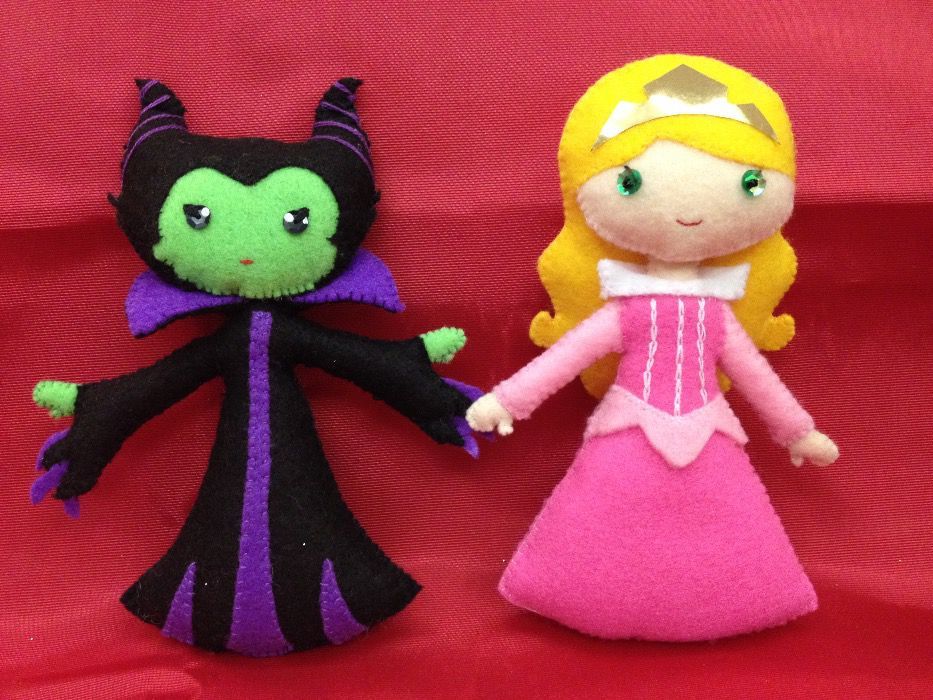 Malefica, papusa handmade din fetru