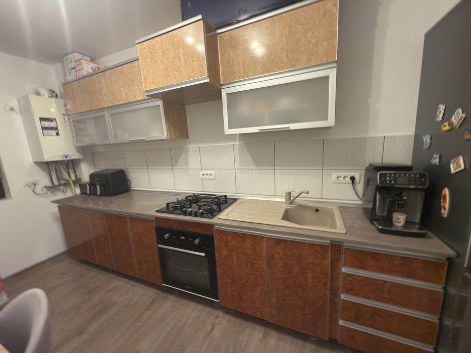 Vand mobila de bucatarie + plita + chiuveta toata