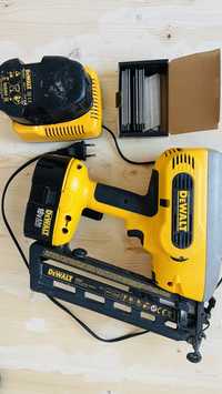 Dewalt DC 618 pistol cuie!