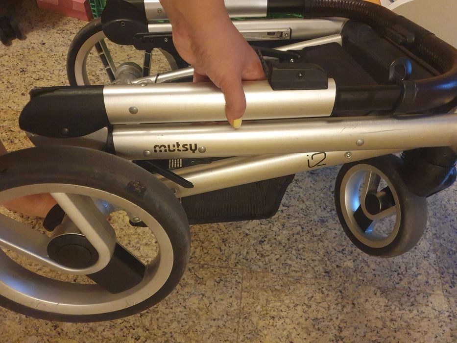 Продавам бебешки колички