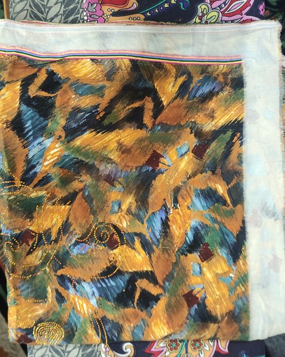 Ткань с камешками