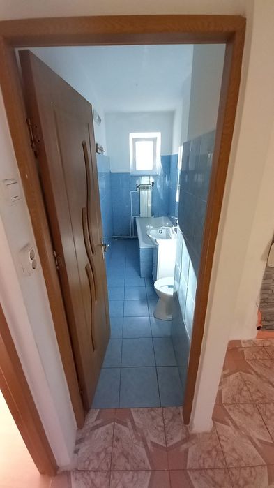Vând apartament cu 2 camere,semidecomandat etaj 4 accept și schimb .