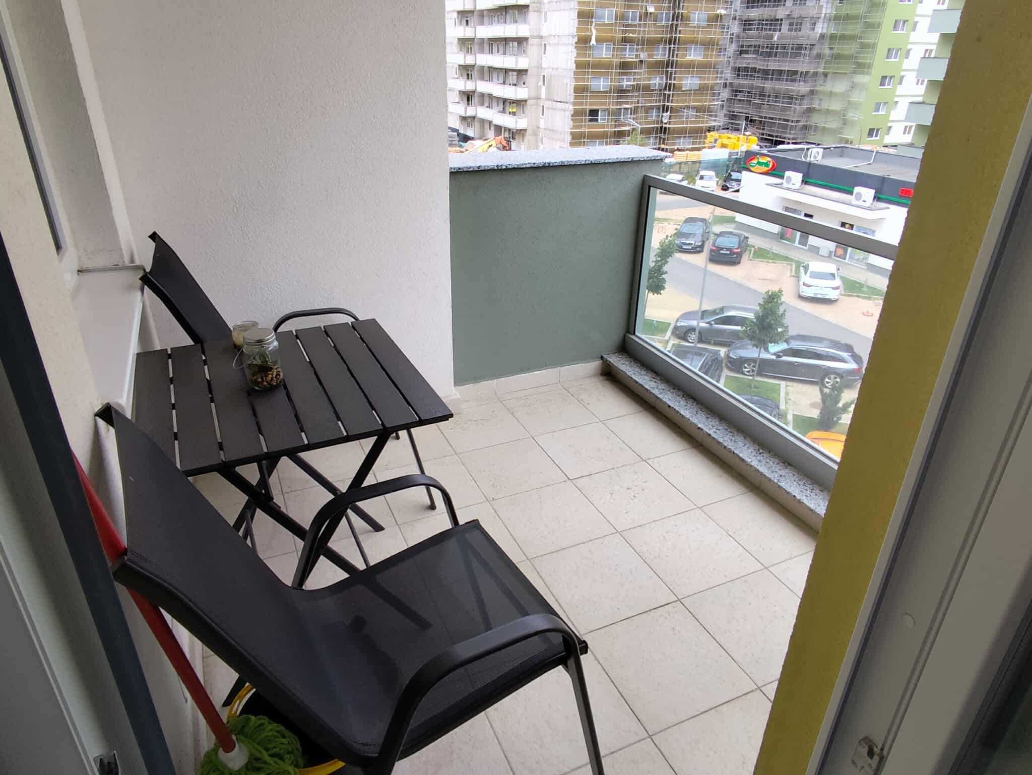 Inchiriez apartament zona Coresi