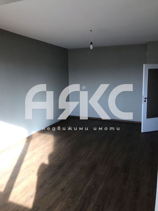 Двустаен апартамент в кв. Надежда 1