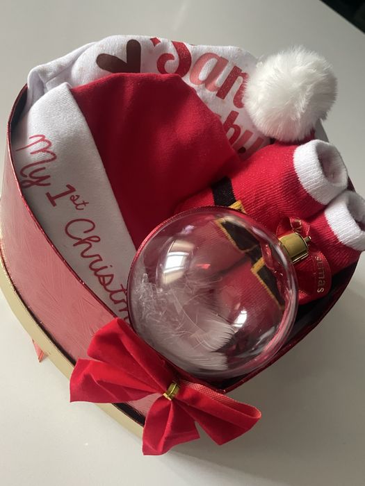 Коледна бебешка кутия