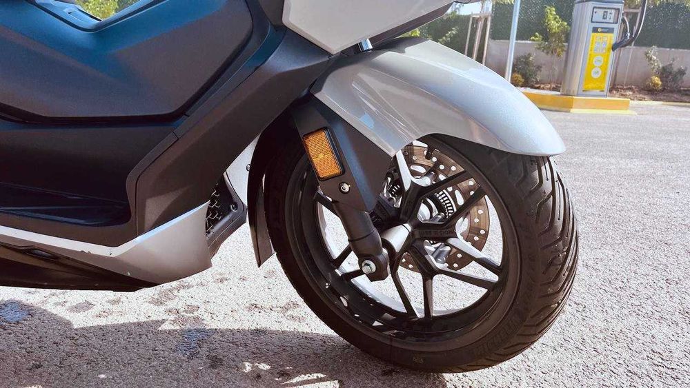 Honda Forza 350 - 2024 cu 5500km