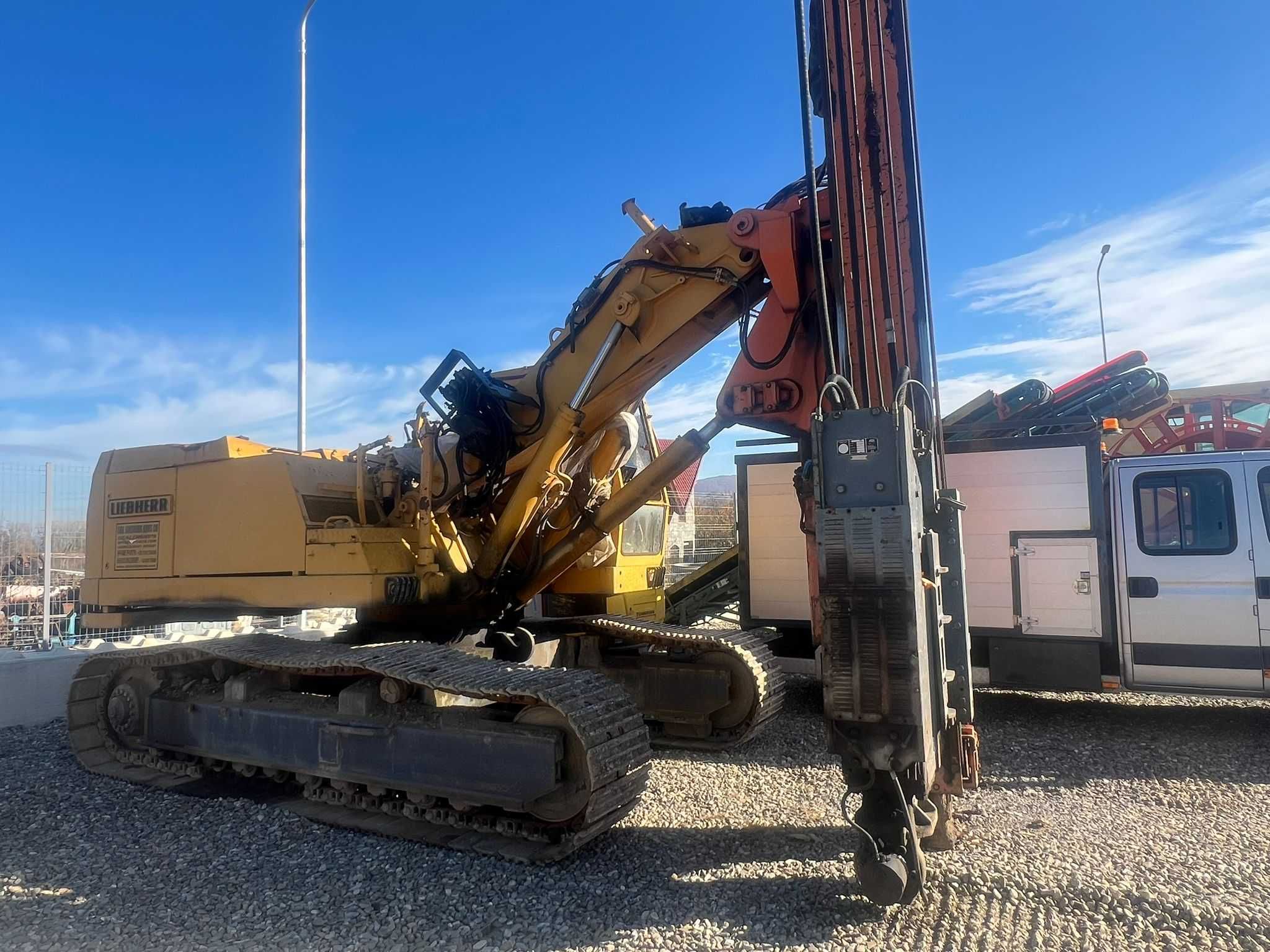 Excavator Liebherr 941 cu batator de stalpi ABI - Greutate 38 T