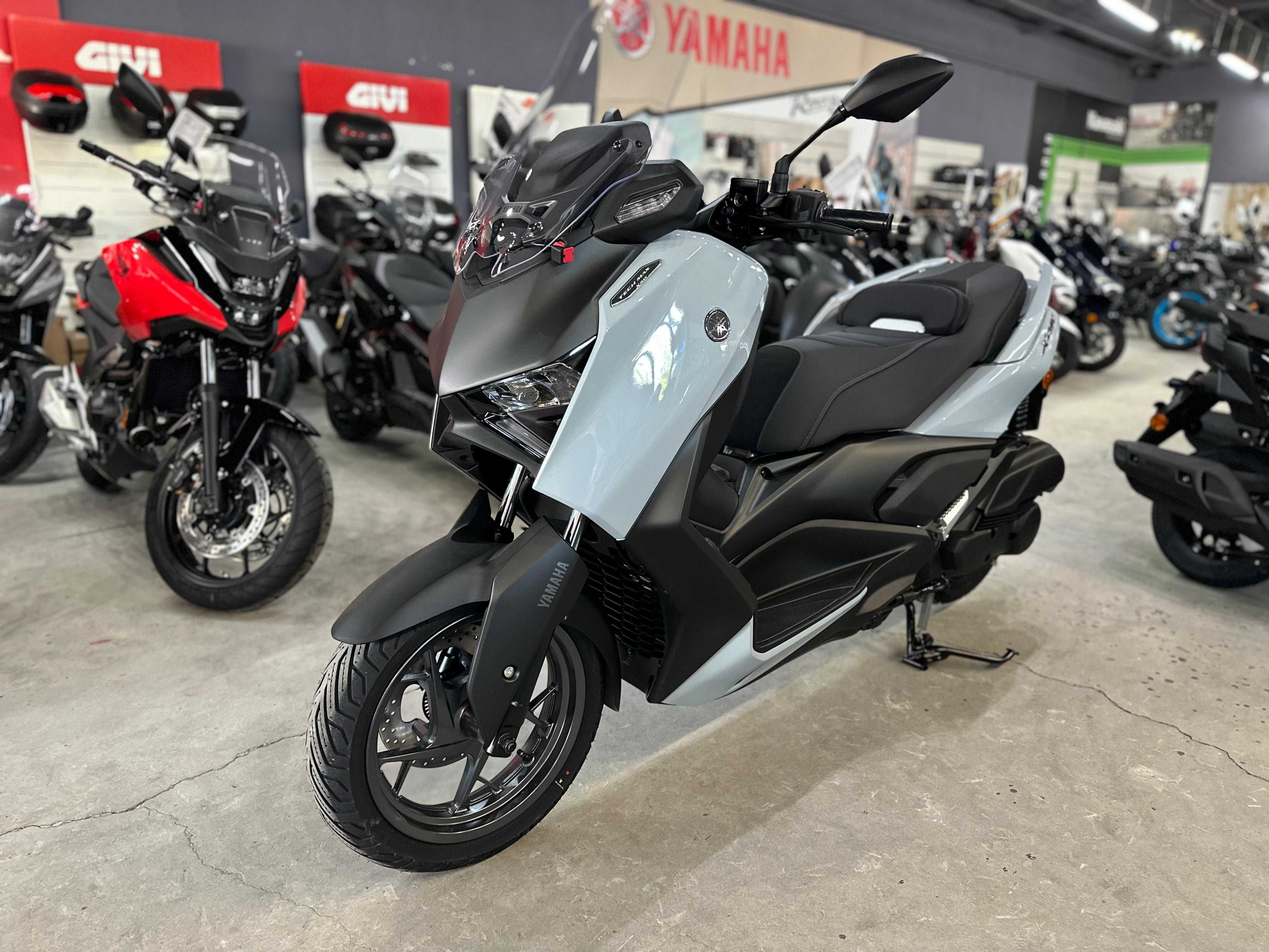 Yamaha X-Max Tech Max 125 2025 se conduce cu B125 -Yamaha Constanta