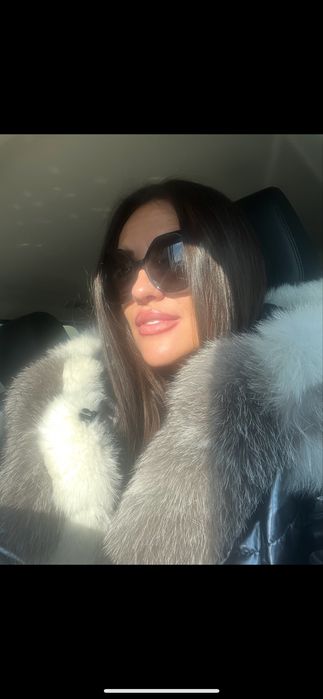 Geaca argintie cu blana naturala