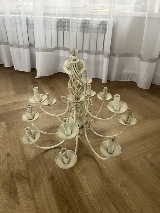 Продам люстру