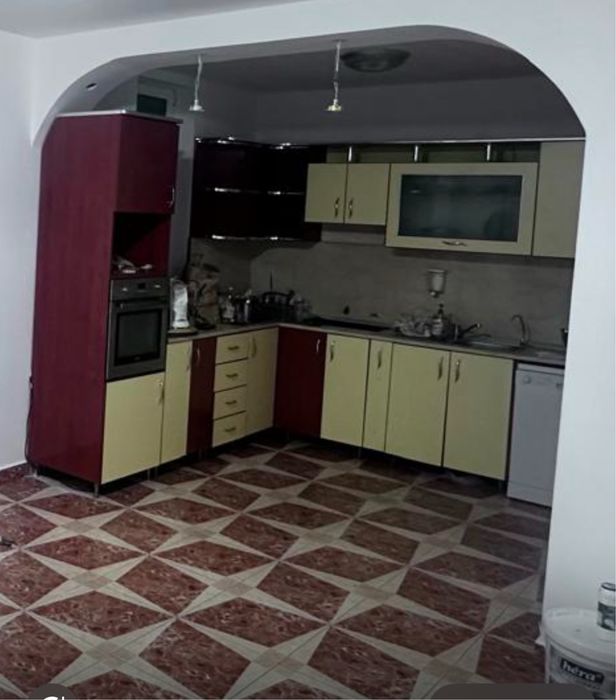 Mobila de buctarie cu masina de spalat vase si cuptor incorporat