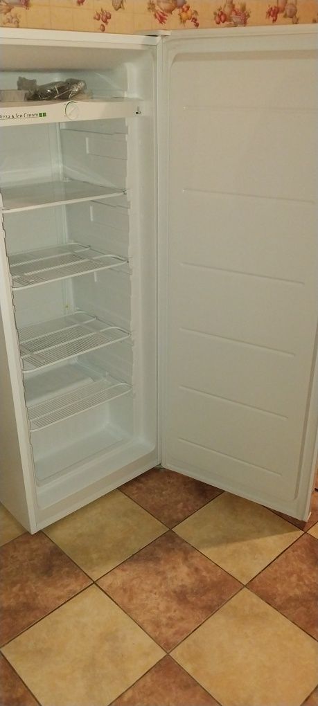 Продам морозильник Midea