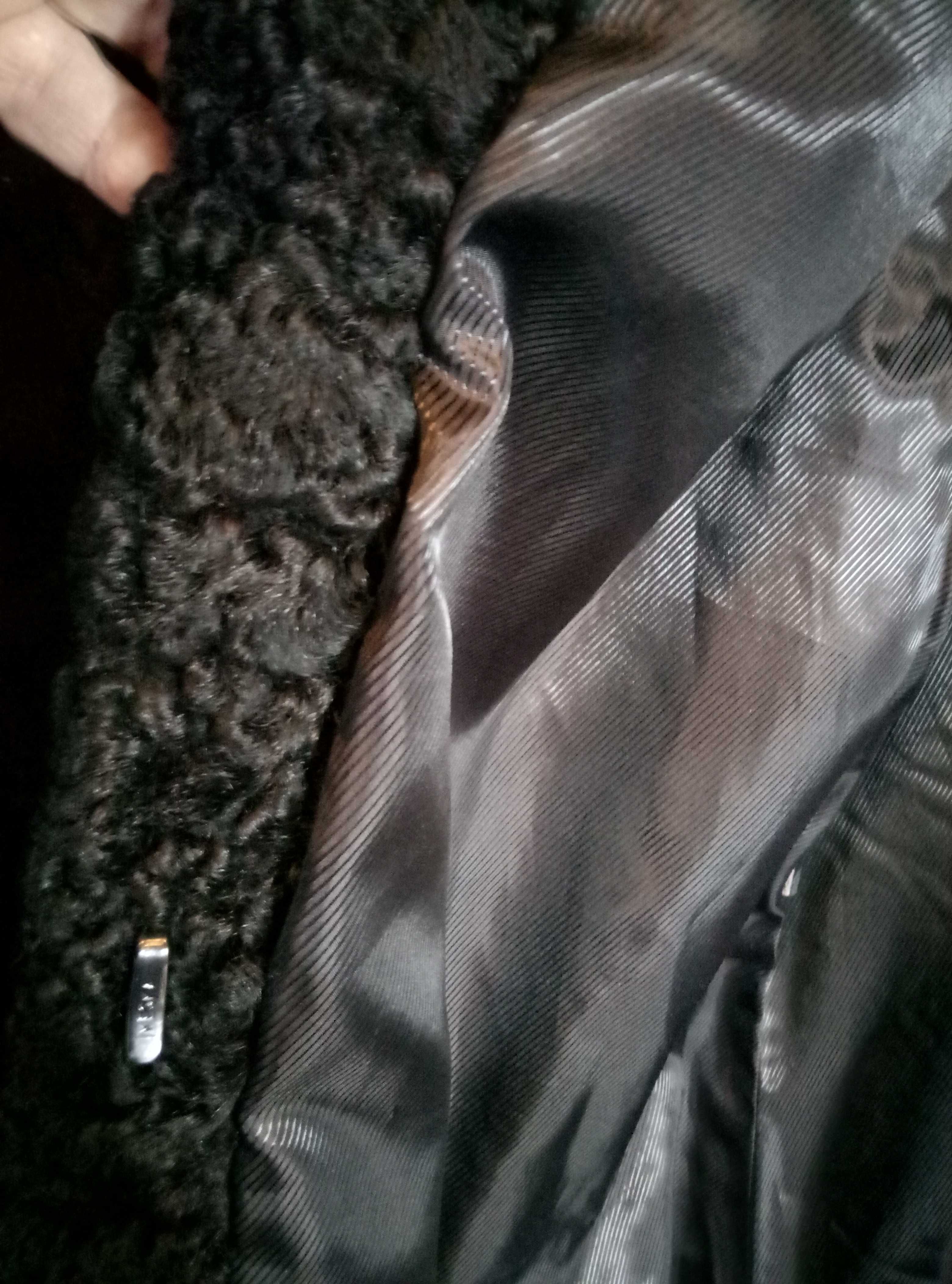 Естествено палто от каракуль, черно