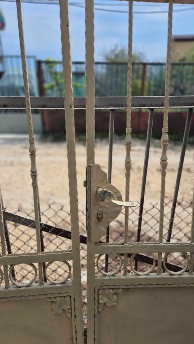 Продавам двукрила врата, ковано желязо 1050 лв