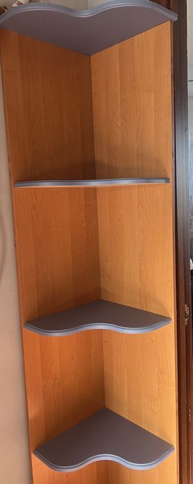 Отдам уголок книжный даром