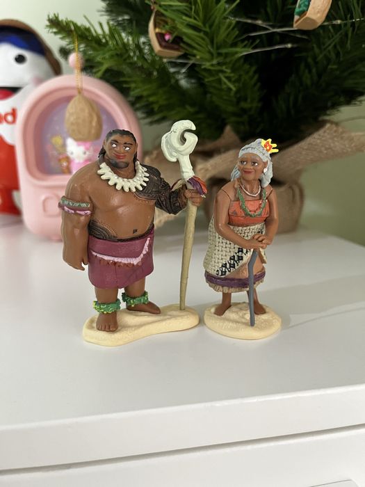Фигурки отец и бабушка Моаны