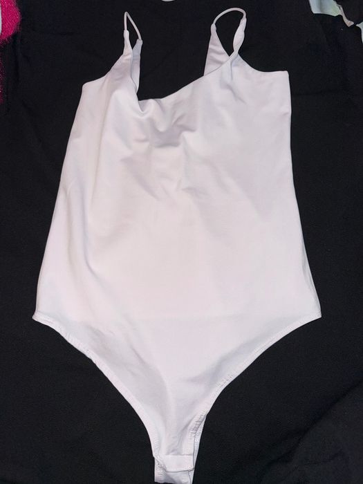 Снежнобяло и червено боди Amisu M