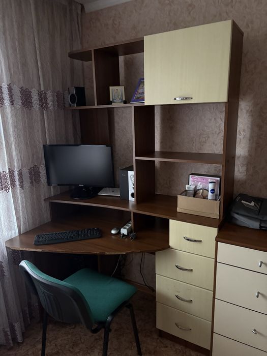 Продам стол компьютерный