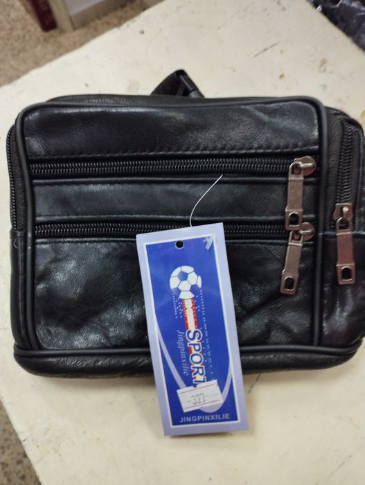 Продам барсетки ,карманов много удобные среднего размера .распродажа