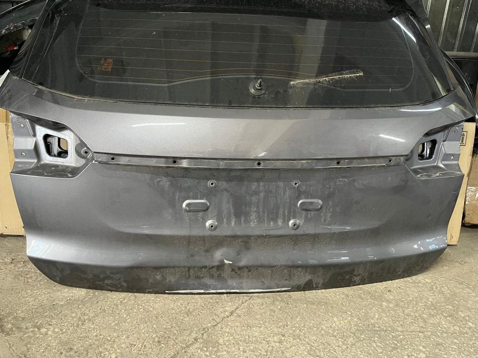 Продам крышку багажника