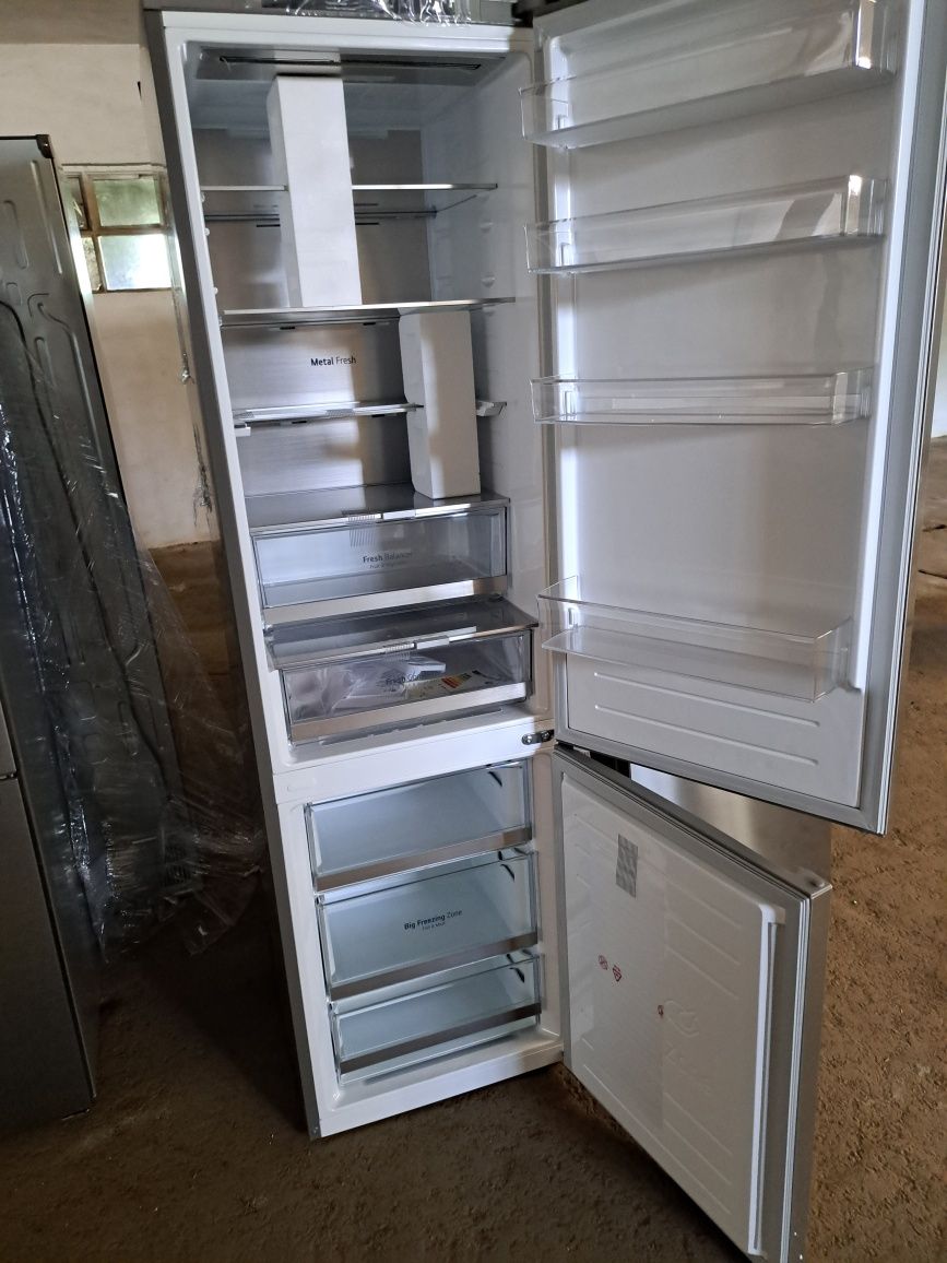А клас Нов 203 см инверторен хладилник с фризер LG 419 литра