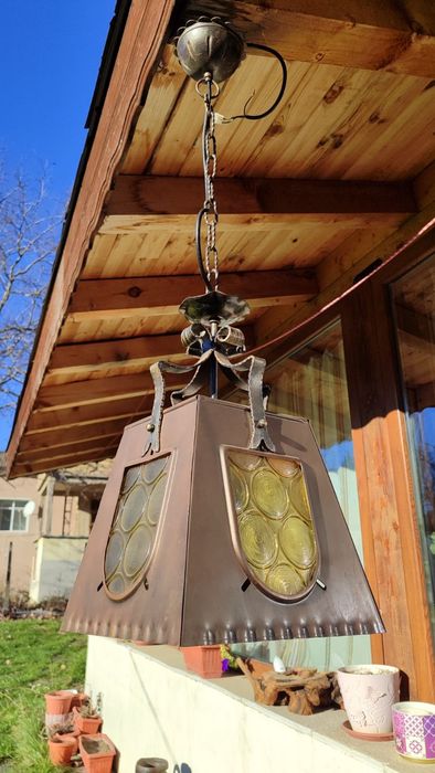 Старинни полилеи тип фенер с елементи на ковано желязо, метални капаци