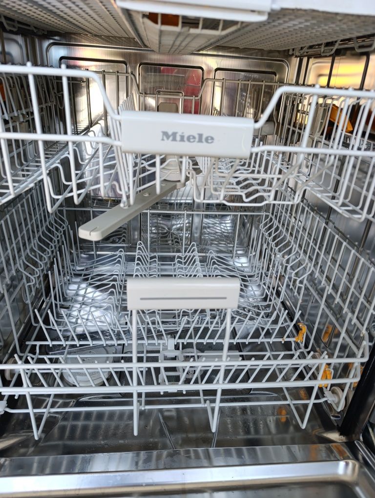 Съдомиялна за Пълно вграждане Miele XXL