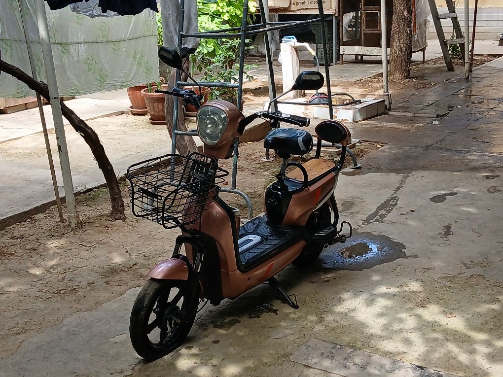 Skuter elektro sotiladi